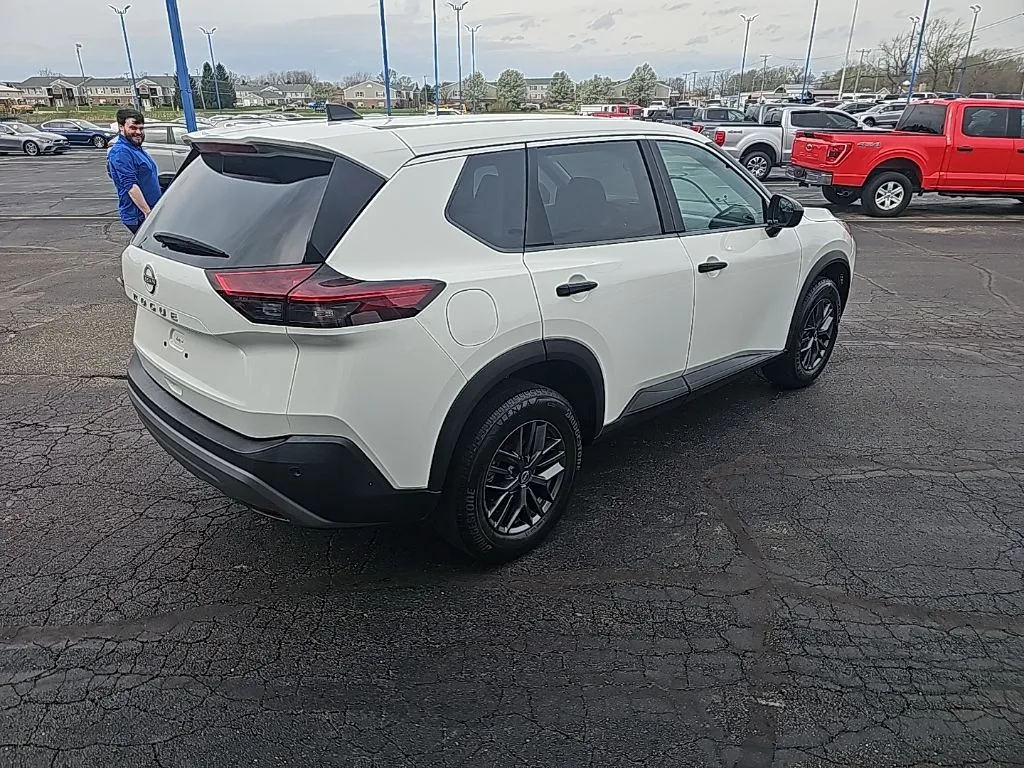 2023 Nissan Rogue S - Photo 7