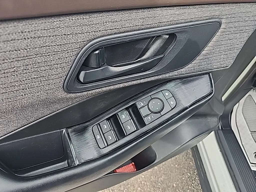 2023 Nissan Rogue S - Photo 16