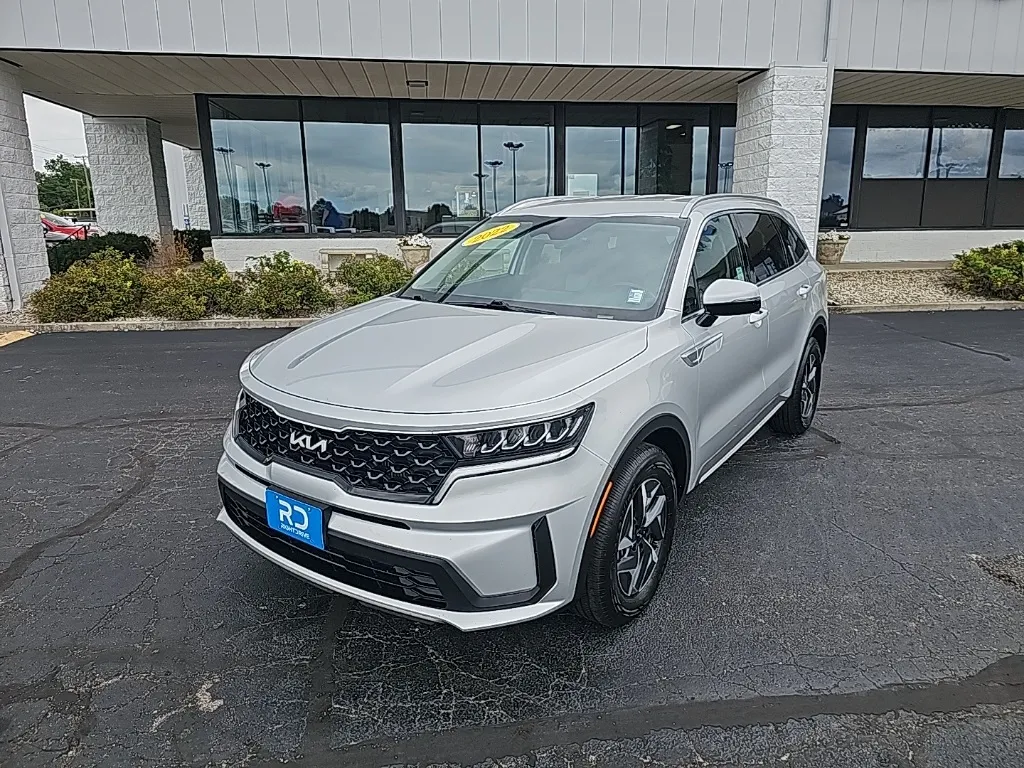 Silver 2022 Kia Sorento Hybrid S for sale in Muncie, IN