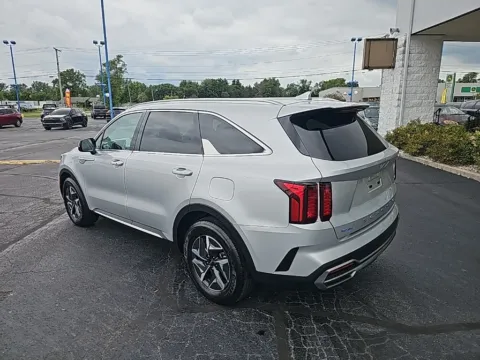 More photos of 2022 Kia Sorento Hybrid S at RightDrive Muncie, IN