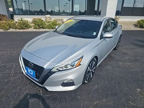 Silver 2022 Nissan Altima 2.5 SV for sale in Muncie, IN