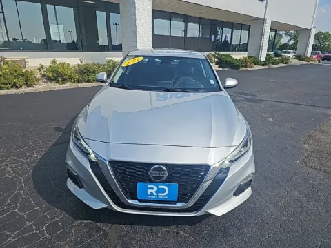 Photos of 2022 Nissan Altima 2.5 SV for sale in Muncie, IN at RightDrive Muncie