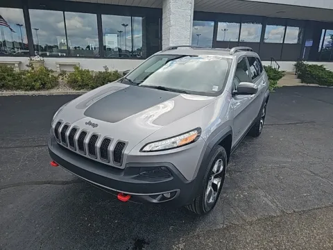 Silver 2018 Jeep Cherokee Trailhawk for sale in Muncie, IN