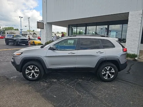 More photos of 2018 Jeep Cherokee Trailhawk at RightDrive Muncie, IN