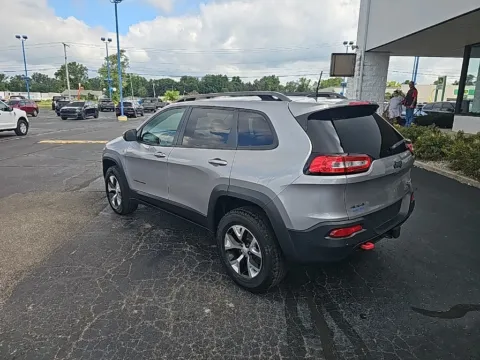 More photos of 2018 Jeep Cherokee Trailhawk at RightDrive Muncie, IN