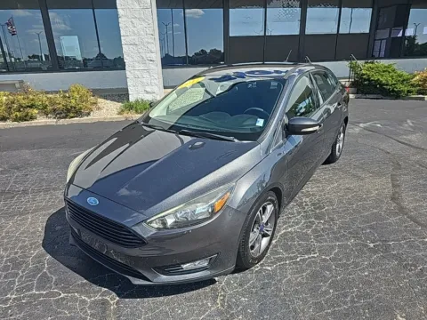 Gray 2017 Ford Focus SE for sale in Muncie, IN
