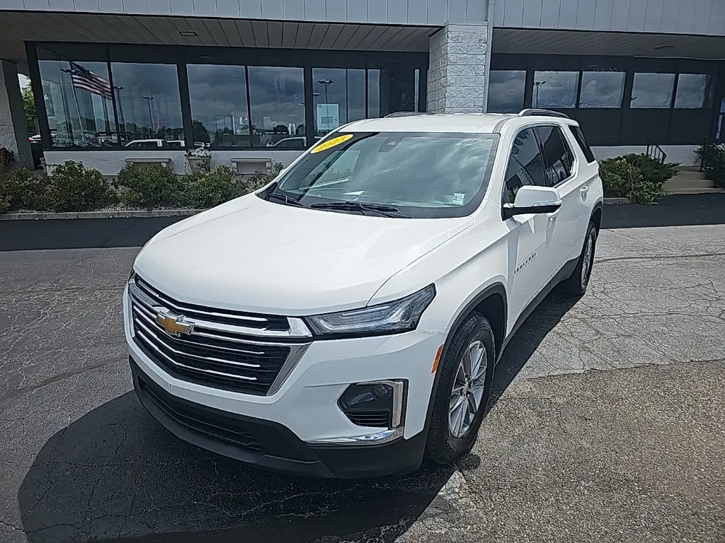 White 2023 Chevrolet Traverse LT for sale in Muncie, IN