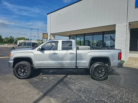 More photos of 2018 GMC Sierra 2500HD SLE at RightDrive Muncie, IN