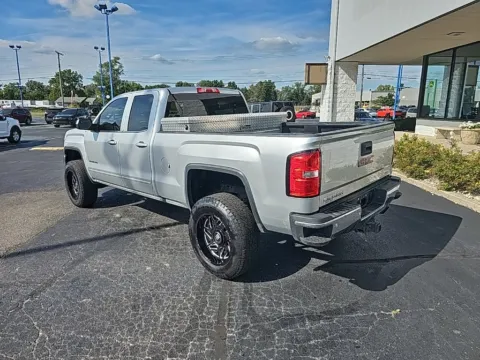 More photos of 2018 GMC Sierra 2500HD SLE at RightDrive Muncie, IN