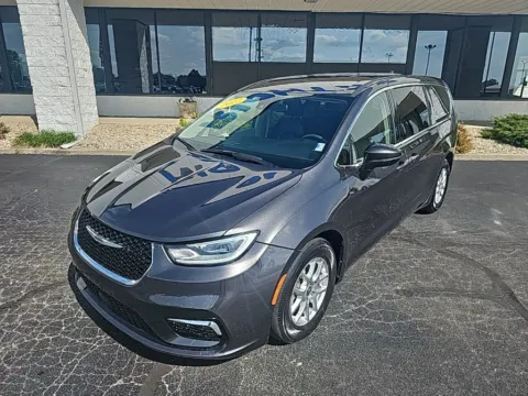 Gray 2023 Chrysler Pacifica Touring L for sale in Muncie, IN