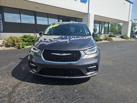 Photos of 2023 Chrysler Pacifica Touring L for sale in Muncie, IN at RightDrive Muncie