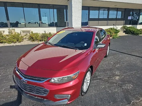 Red 2018 Chevrolet Malibu LT for sale in Muncie, IN