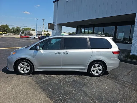 More photos of 2020 Toyota Sienna LE at RightDrive Muncie, IN