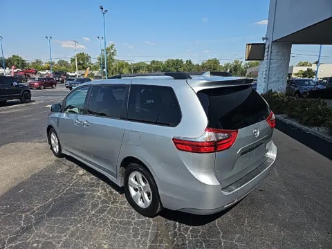 More photos of 2020 Toyota Sienna LE at RightDrive Muncie, IN