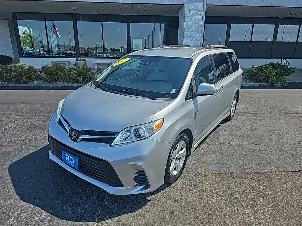 Silver 2020 Toyota Sienna LE for sale in Muncie, IN