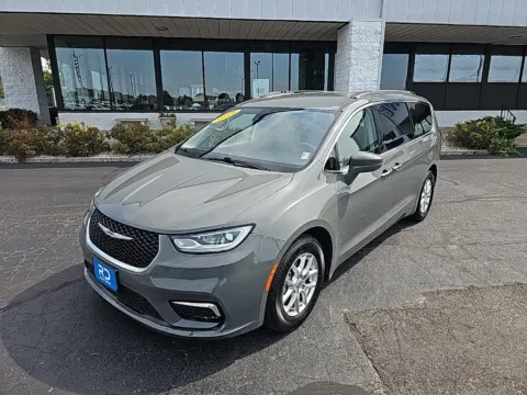 Gray 2022 Chrysler Pacifica Touring L for sale in Muncie, IN