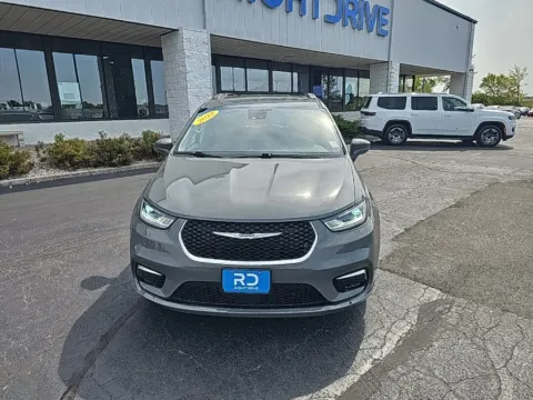 Photos of 2022 Chrysler Pacifica Touring L for sale in Muncie, IN at RightDrive Muncie