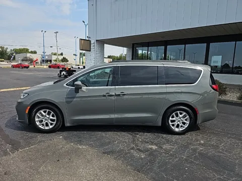 More photos of 2022 Chrysler Pacifica Touring L at RightDrive Muncie, IN