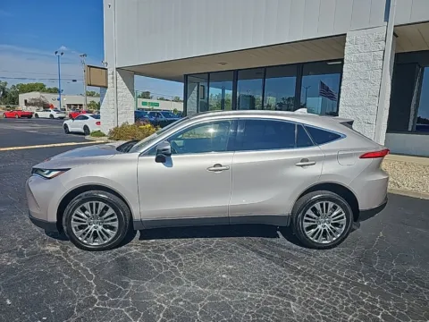 More photos of 2022 Toyota Venza LE at RightDrive Muncie, IN