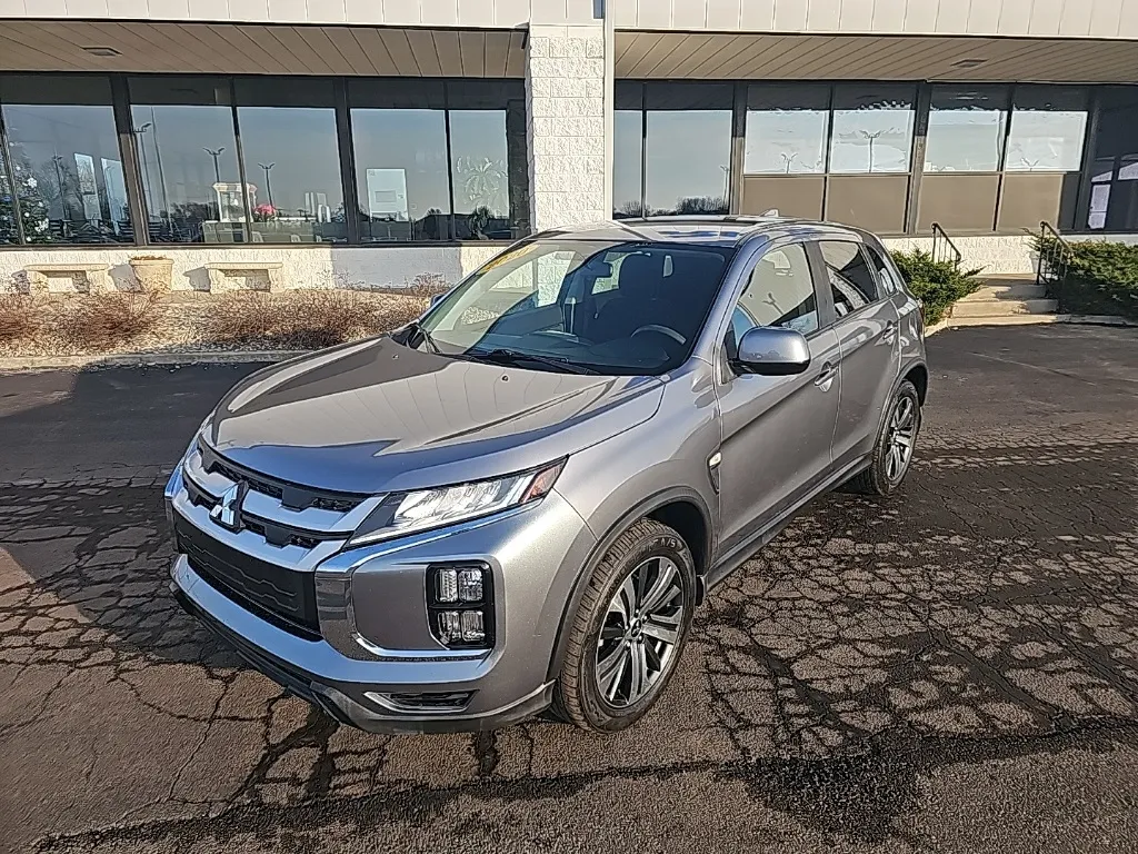 2020 Mitsubishi Outlander Sport ES's photo