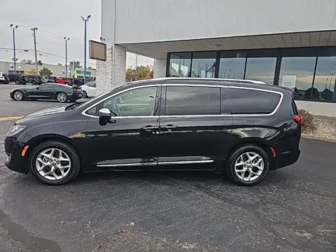 More photos of 2020 Chrysler Pacifica Limited at RightDrive Muncie, IN