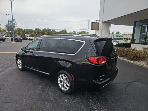More photos of 2020 Chrysler Pacifica Limited at RightDrive Muncie, IN