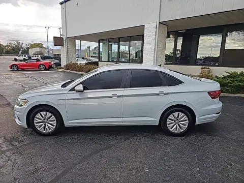 More photos of 2019 Volkswagen Jetta 1.4T S at RightDrive Muncie, IN