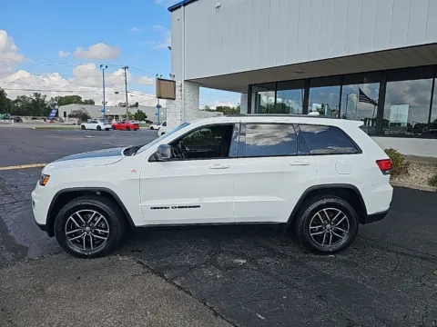 More photos of 2017 Jeep Grand Cherokee Trailhawk at RightDrive Muncie, IN