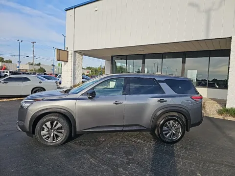 More photos of 2023 Nissan Pathfinder S at RightDrive Muncie, IN