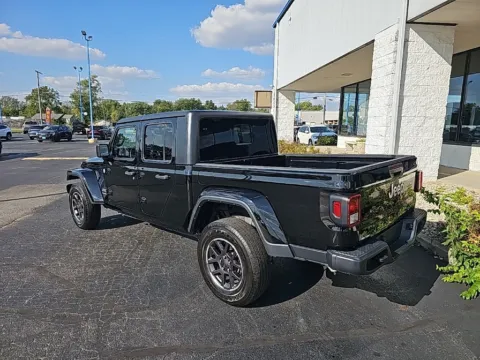 More photos of 2023 Jeep Gladiator Overland at RightDrive Muncie, IN