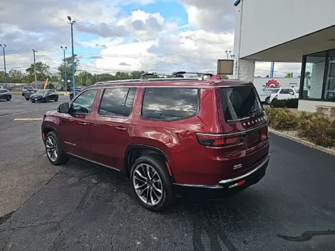 More photos of 2022 Jeep Wagoneer Series III at RightDrive Muncie, IN
