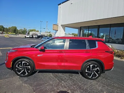 More photos of 2023 Mitsubishi Outlander PHEV SE at RightDrive Muncie, IN