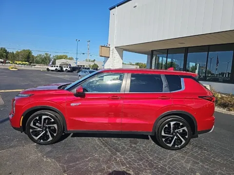 More photos of 2023 Mitsubishi Outlander PHEV SE at RightDrive Muncie, IN