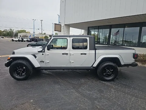 More photos of 2022 Jeep Gladiator Altitude at RightDrive Muncie, IN