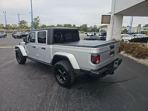 More photos of 2022 Jeep Gladiator Altitude at RightDrive Muncie, IN