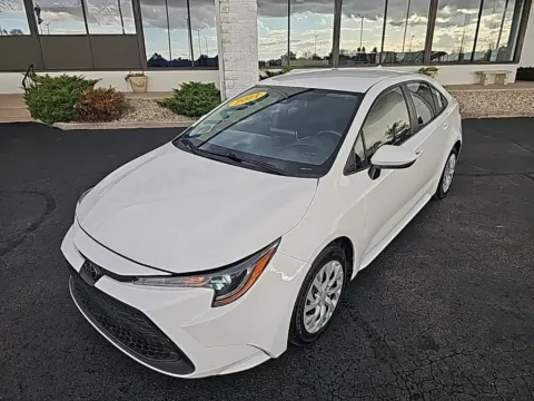 White 2021 Toyota Corolla LE for sale in Muncie, IN