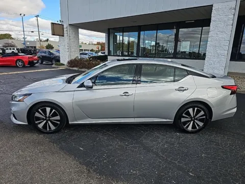 More photos of 2019 Nissan Altima 2.5 SL at RightDrive Muncie, IN