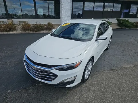 White 2025 Chevrolet Malibu LT for sale in Muncie, IN