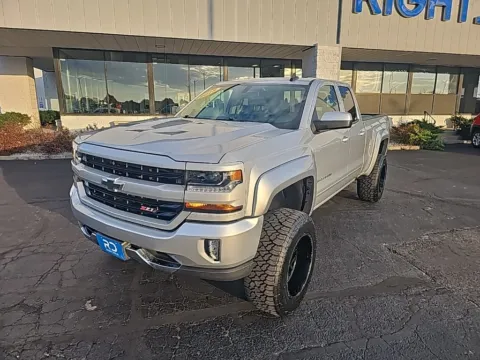 Silver 2018 Chevrolet Silverado 1500 LT for sale in Muncie, IN