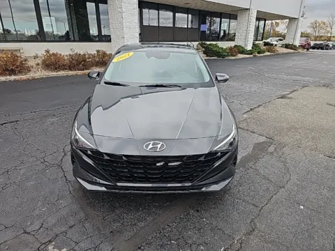 Photos of 2021 Hyundai Elantra SE for sale in Muncie, IN at RightDrive Muncie