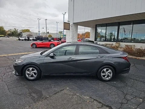 More photos of 2021 Hyundai Elantra SE at RightDrive Muncie, IN