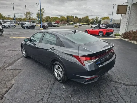 More photos of 2021 Hyundai Elantra SE at RightDrive Muncie, IN