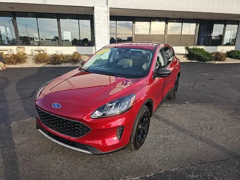 Red 2022 Ford Escape SE for sale in Muncie, IN