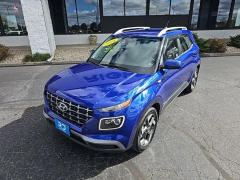 Blue 2024 Hyundai Venue Limited for sale in Muncie, IN