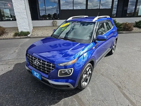 Blue 2024 Hyundai Venue Limited for sale in Muncie, IN