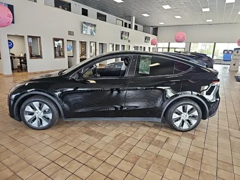 More photos of 2021 Tesla Model Y Long Range at RightDrive Muncie, IN