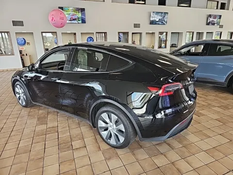 More photos of 2021 Tesla Model Y Long Range at RightDrive Muncie, IN