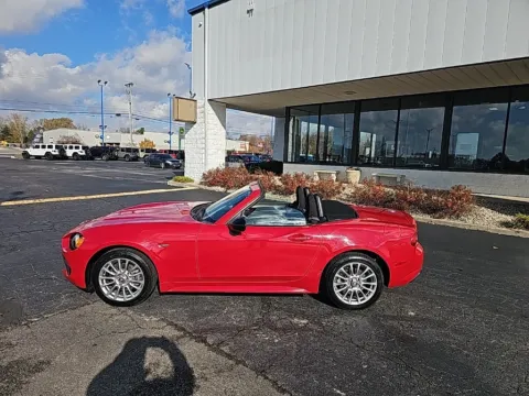 More photos of 2017 Fiat 124 Spider Classica at RightDrive Muncie, IN