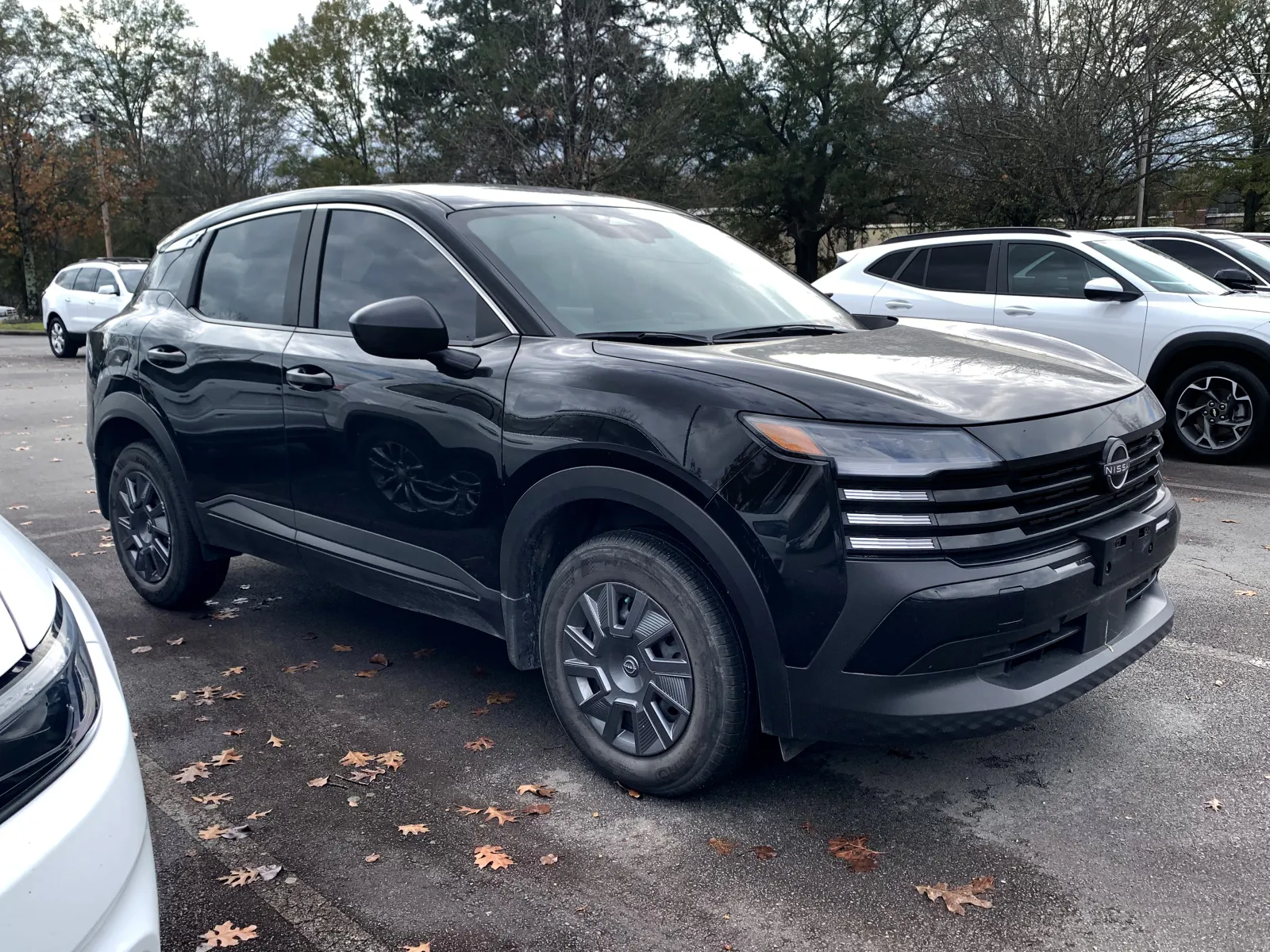 2025 Nissan Kicks S's photo