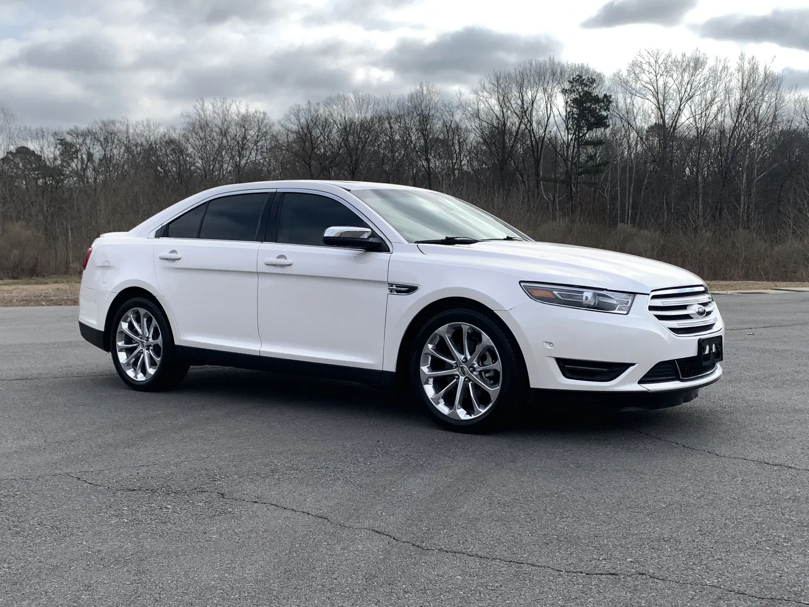 White 2018 FORD TAURUS LIMITED Limited for sale in Little Rock, AR